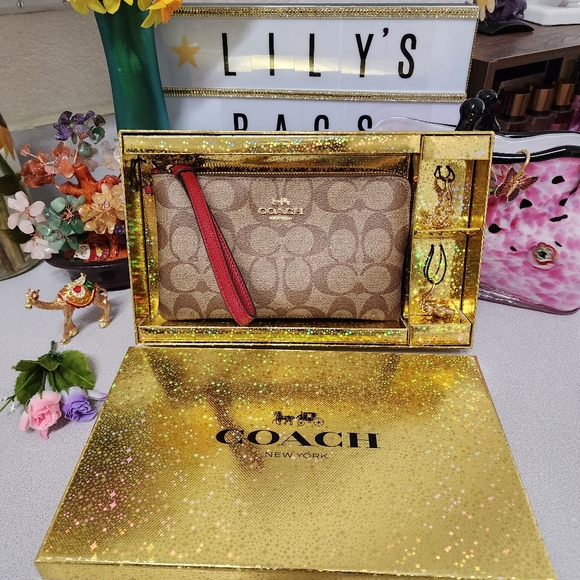 NWT Coach Signature Large Leather wristlet with charms - Picture 1 of 9